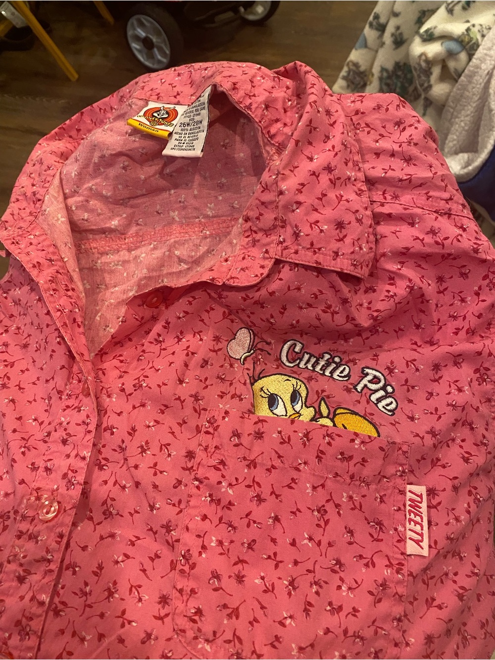 Vintage Warner Bros. Pink Tweety 'Cutie Pie' Button-Down Shirt